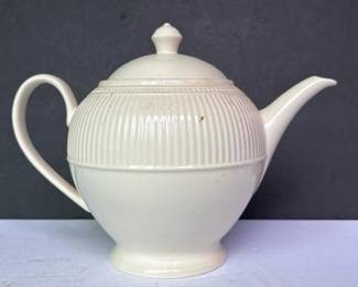 526 wedgwoodcreamceramicwindsorteapotwi