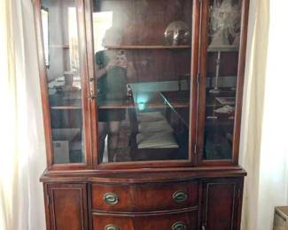 059 mahoganychinacabinetwithglassdoors