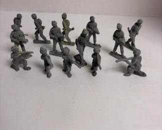 372 setof14vintagemetaltoysoldierfigu