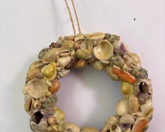 078 handcrafteddecorativeseashellwreath