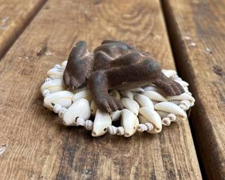 555 rusticcastironfrogpaperweightwithc