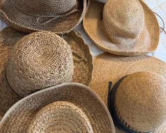 370 sixmixedbrandsandnonamestrawhats