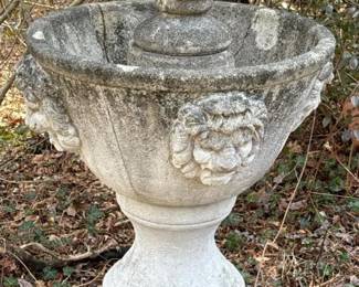 023 largestonelionheadpedestalgardende