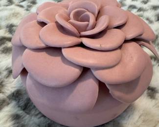 Illume Thai Lily  Rose Scented Candle