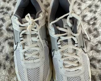 Nike Zoom Vomero Womens Running Shoes