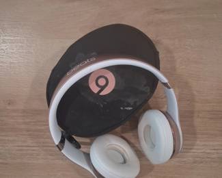 Beats Solo Wireless OnEar Headphones Rose Gold