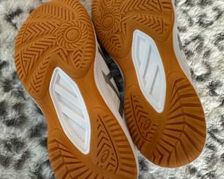 ASICS Womens Upcourt Volleyball Shoes third image