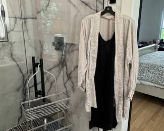 Modern Floating Double Bathroom Vanity with Quartz Countertop third image