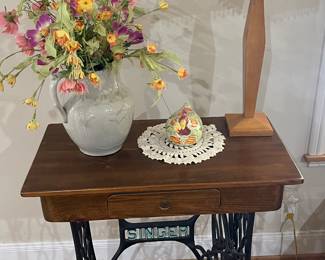 Singer sewing machine table 