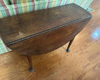 Drop leaf table
