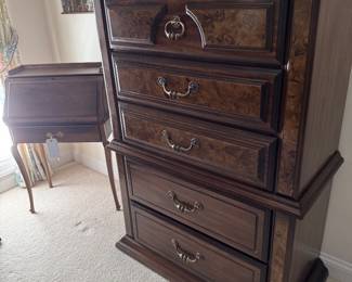 Chest of drawers