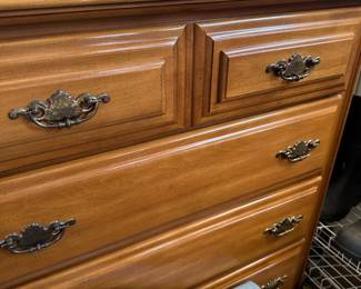 chest of drawers 