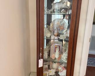 Lighted mirrored display case