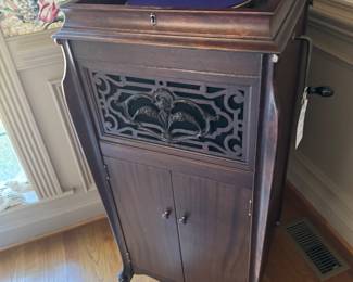 Vintage phonograph...it works