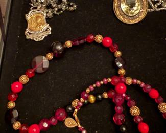 Kendra Scott necklace