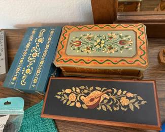 Wooden music boxes 
