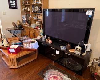 Dumb TV - works great!, TV stand, coffee table