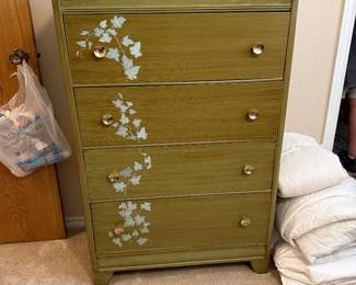 Antique 4 drawer dresser