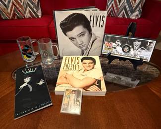 Books, glasses and much more for the Elvis fan