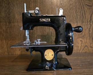 Mini Singer sewing machine