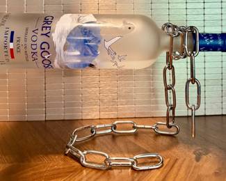 "Magic Chain" Wine Holder