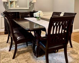Dining Room Table & 6 Chairs