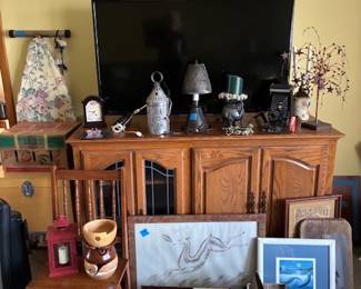 Home decor, vintage photos, yarn bowls, antique chair