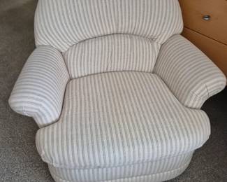 FlexSteel swivel chair