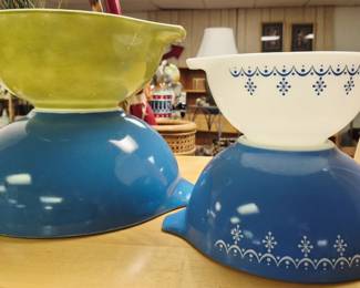 Glassware. Much Pyrex