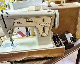 Vintage Singer w/case