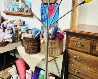 Much lighting and lamps. 70's floor lamp