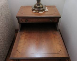Lovely end tables (pair) and lots of nice vintage lamps