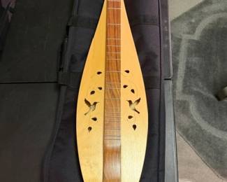 Cripple Creek Mountain Dulcimer. W/ ccase.