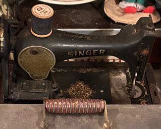 Portable Singer Sewing Machine