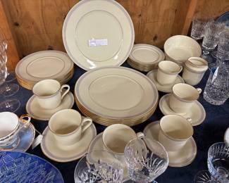 Lenox Biltmore Set $ 178.00 - 32 Pieces