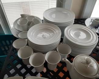 Porcelain dinnerware set serves 10 plus bonus pieces. Pristine!