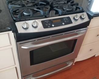 GE Monogram gas range
