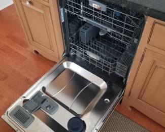 Dishwasher with stainless steel interior