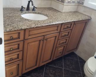 Elegant bath vanity