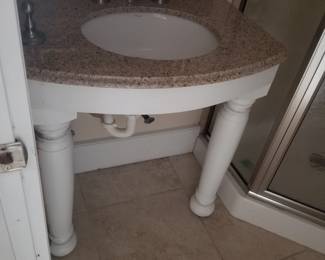 Pretty sink with porcelain legs