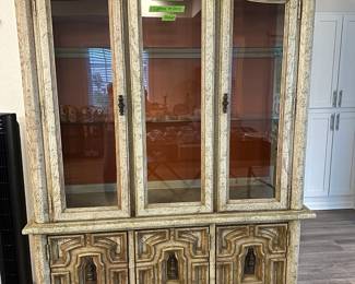 1970s Stanley lighted display/china cabinet in excellent condition