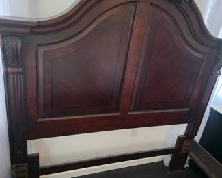 Head & Foot Board w/Dresser Queen