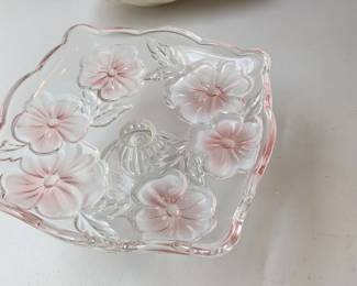 Mikasa Studio Nova Pink Pansy footed dish
