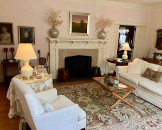 All rugs stay with the house