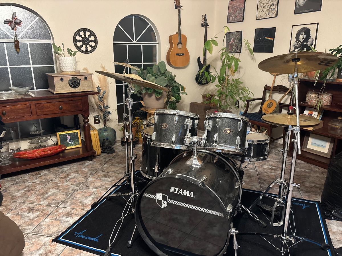 6 pc Tama Drum kit with other accessories