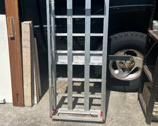Trailer hutch cargo carrier 