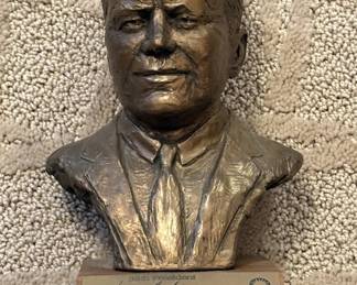 Various bust and figurines of American Presidents