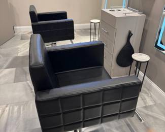 Only salon chairs for sale. Nothing else