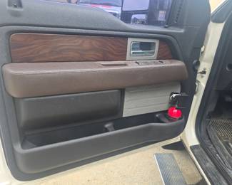 2009 Ford F150  Platinum series