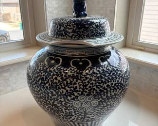 d Chinese Style Blue and White Porcelain Ginger Jar